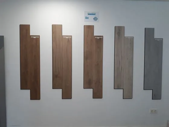 Muestras de suelo laminado de distintos tonos